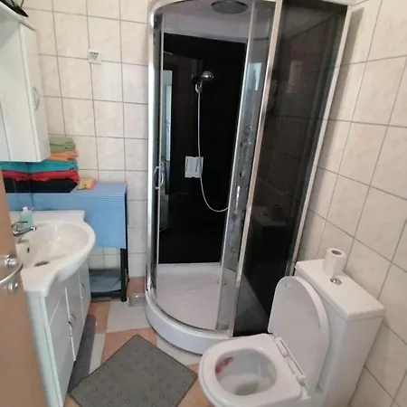 Plaza Apartment *